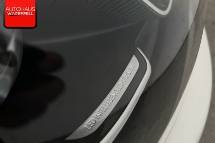 Mercedes-Benz SLC 43 AMG SLC 43 AMG PERFOR CARBON KAMERA+MEMO+KEYLESS