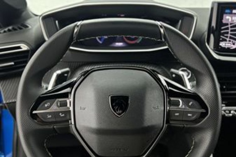 Peugeot 208 208 HYBRID 136 e-DSC6 GT MASSAGE+LED+360+KEYLESS