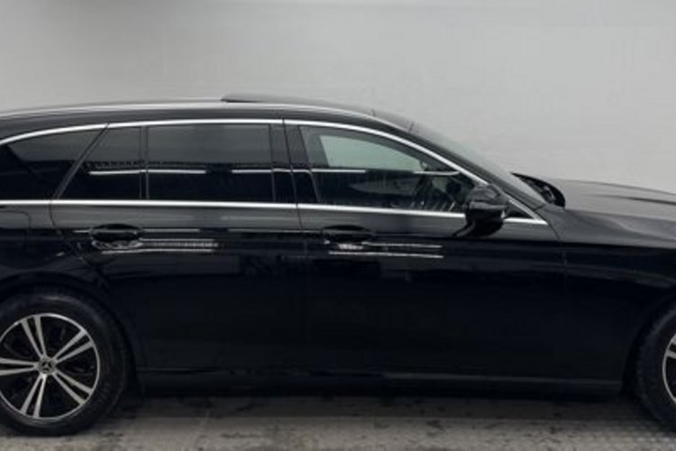Mercedes-Benz E 220 E 220 d T 4M AVANTGARDE PANORAMA+AHK+LED+MEMORY+