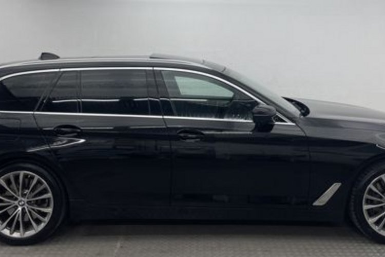 BMW 530 530d xDrive Touring Luxury Line PANO+AHK+360+HUD