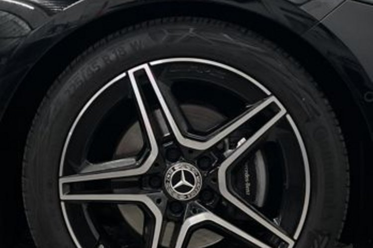 Mercedes-Benz A 200 A 200 d Limousine AMG NIGHT PANO+MEMO+KEYLESS+