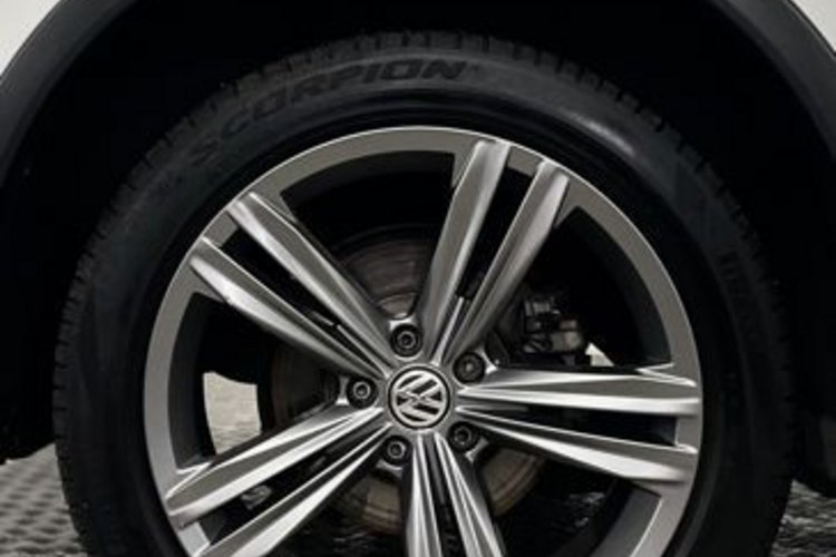 Volkswagen Tiguan Allspace Tiguan Allspace 2.0 TDI R-Line 7SITZ+KAMERA+ACC+