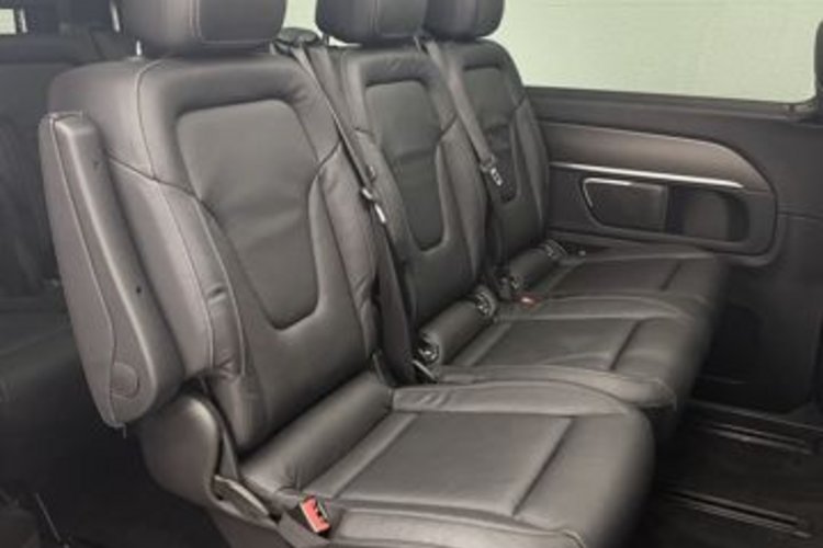 Mercedes-Benz V 300 V 300 d AMG 4M LANG 8SITZER+PANO+AHK+STANDH+360+