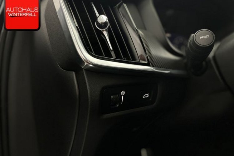 Volvo V90 V90 T5 R-DESIGN CARBON PANO+AHK+LUFT+HUD+360+LED