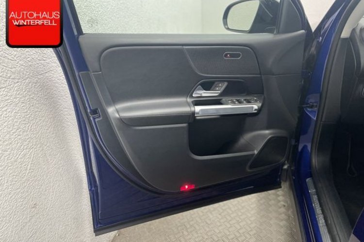 Mercedes-Benz GLB 180 GLB 180 d PROGRESSIVE NIGHT 7SITZER+DIGITAL+MBUX