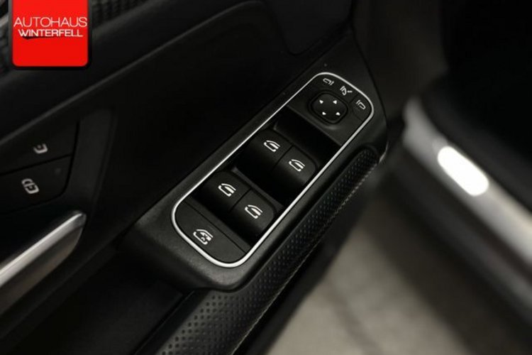 Mercedes-Benz GLB 200 GLB 200 7SITZ+PANO+AHK+MEMO+KAMERA+DISTRONIC+