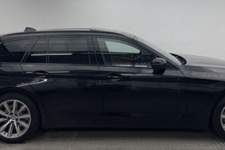 BMW 520 520 d xDrive Sport Line PANO+AHK+STANDHEIZUNG+