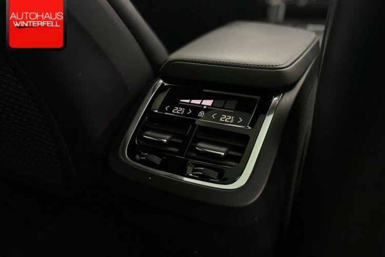 Volvo XC60 XC60 B4 PLUS DARK AWD PANO+AHK+21Z+MEMO+STANDHZG