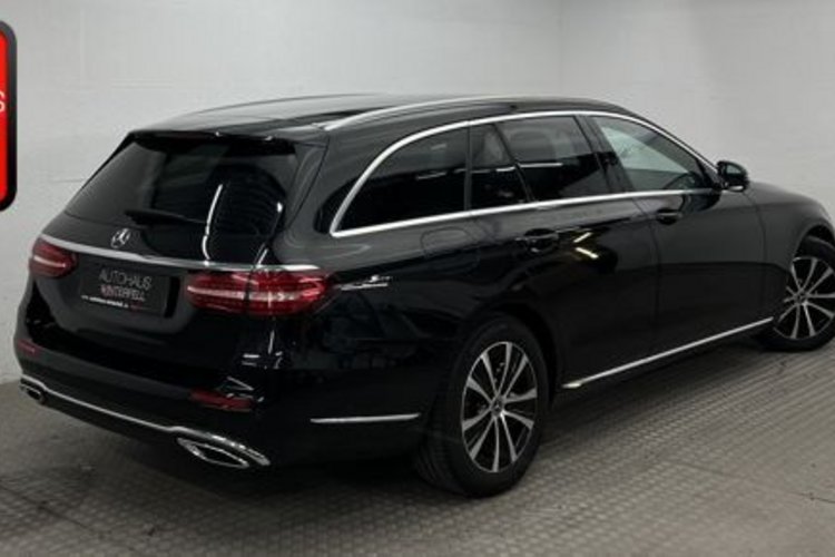 Mercedes-Benz E 300 E 300 d 4M T EXCLUSIVE KAMERA+LED+NAVI+CARPLAY+
