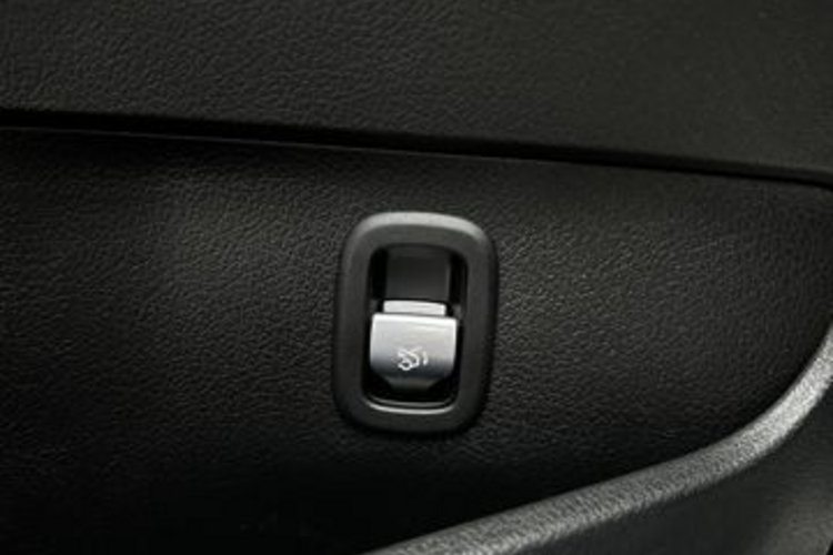 Mercedes-Benz C 220 C 220 d T 4M AMG NIGHT PANO+DIGITAL+DISTRONIC+