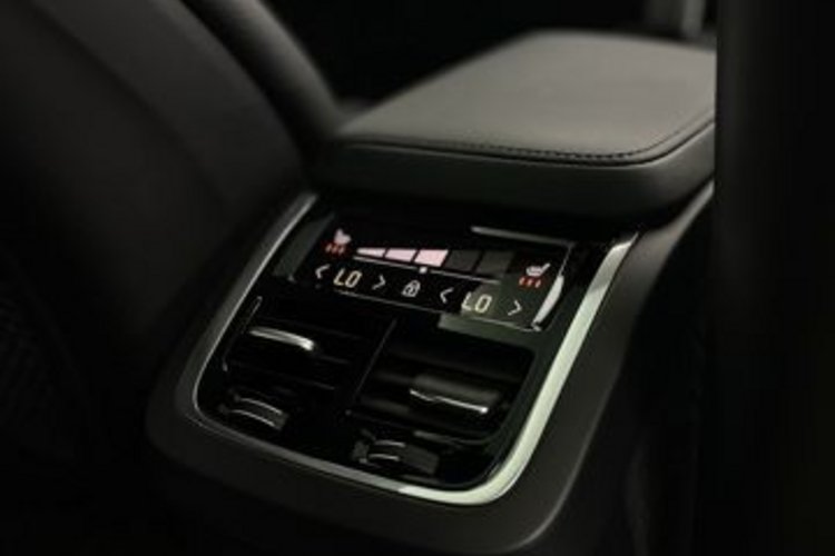 Volvo XC60 XC60 B5 B AWD Ultimate Dark PANO+B&amp;W+FOUR-C+360+