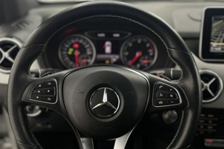 Mercedes-Benz B 180 B 180 d 7G-DCT URBAN AHK+NAVI+KLIMA+SITZHEIZUNG+