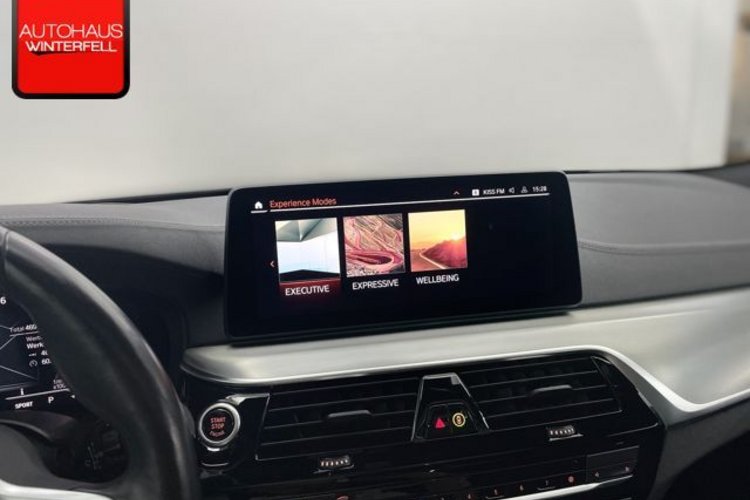 BMW 530 530d xDrive Touring Luxury Line PANO+AHK+360+HUD
