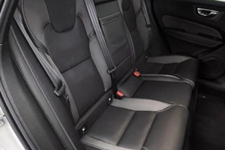 Volvo XC60 XC60 B5 B AWD R-DESIGN HUD+AHK+MEMORY+GOOGLE+LED