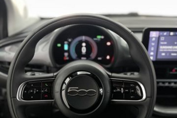 Fiat 500e 500e 42KWH STYLE+KOMFORT+KAMERA+SITZHEIZUNG+