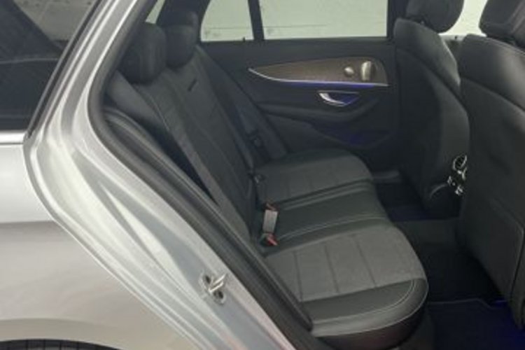 Mercedes-Benz E 400 E 400 d T 4M AVANTGARDE PANO+AHK+KEYLESS+DISTRO+