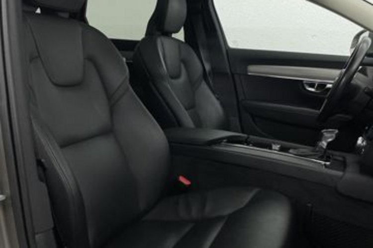 Volvo V90 V90 D4 PRO PANO+AHK+360+HUD+H&amp;K+STANDHEIZUNG+LED