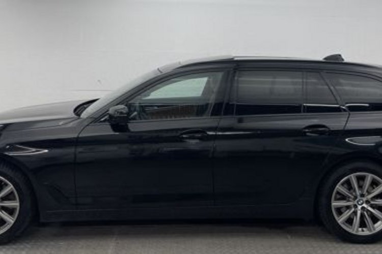 BMW 520 520 d xDrive Sport Line PANO+AHK+STANDHEIZUNG+