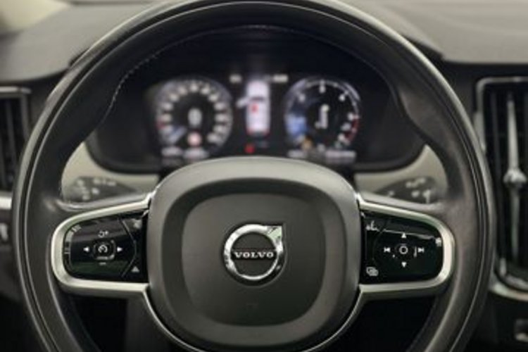 Volvo V90 V90 D4 PRO PANO+AHK+360+HUD+H&amp;K+STANDHEIZUNG+LED