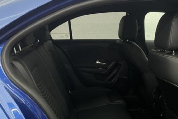 Mercedes-Benz A 200 A 200 d Limousine LED+KAMERA+DISTRONIC+CARPLAY+