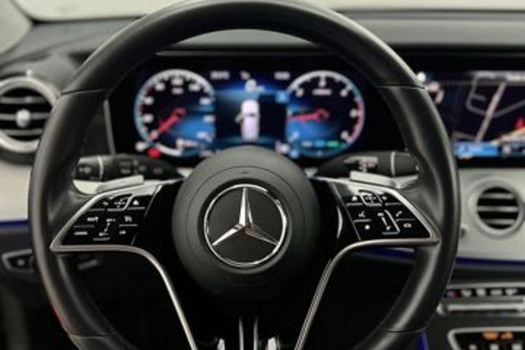 Mercedes-Benz E 300 E 300 d 4M T EXCLUSIVE KAMERA+LED+NAVI+CARPLAY+