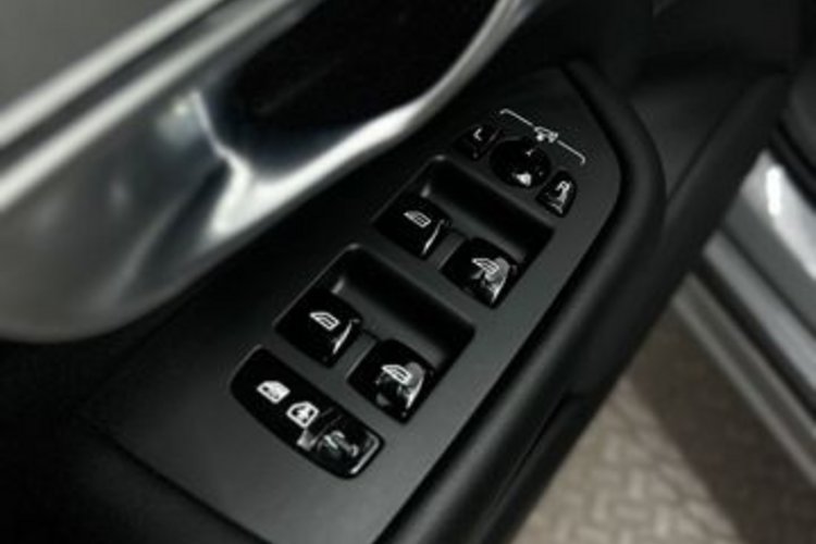 Volvo XC90 XC90 T8 RECH AWD 7SITZER+AHK+STANDHEIZUNG+4ZONEN
