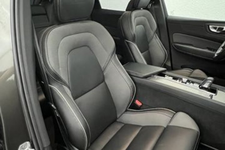 Volvo XC60 XC60 T8 AWD R-DESIGN PANO+LUFT+22Z+HUD+H&amp;K+STAND