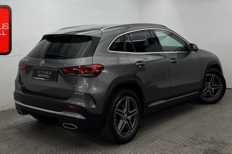 Mercedes-Benz GLA 200 GLA 200 d AMG CARBON PANO+AHK+KAMERA+LED+CARPLAY