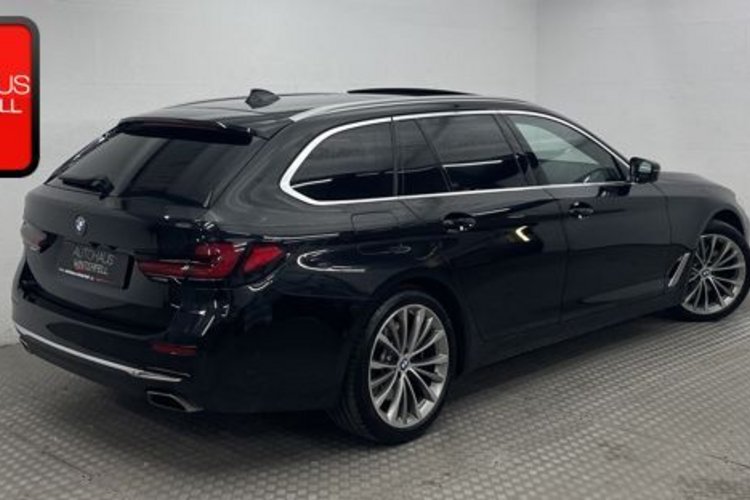 BMW 530 530d xDrive Touring Luxury Line PANO+AHK+360+HUD