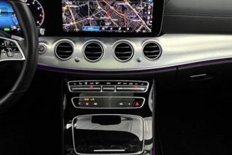Mercedes-Benz E 200 E 200 T AVANTGARDE NIGHT PANO+MEMORY+KAMERA+LED+