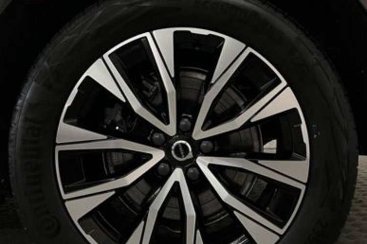 Volvo XC60 XC60 B5 AWD PLUS DARK PANO+GOOGLE+MEMO+KRISTALL+