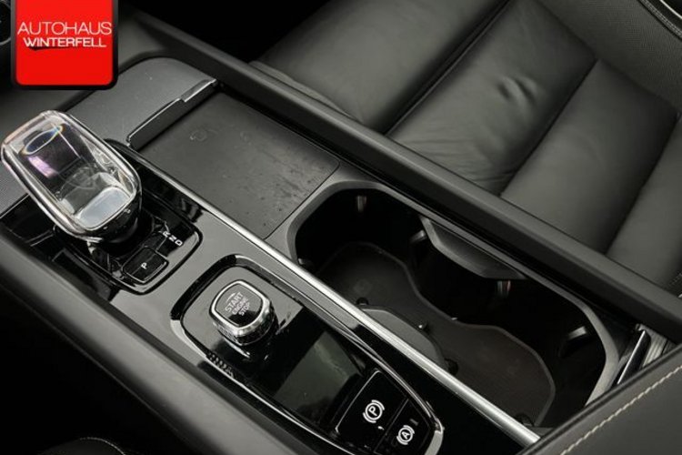 Volvo XC60 XC60 B5 AWD PLUS DARK PANO+GOOGLE+MEMO+KRISTALL+