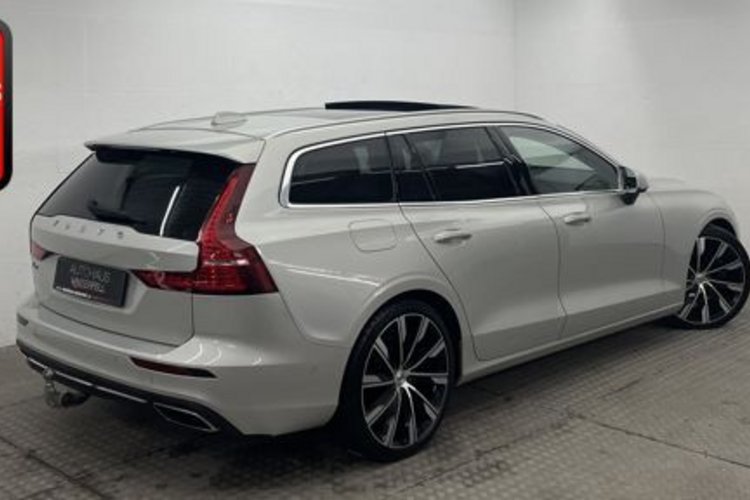 Volvo V60 V60 B4 INSCRIPTION PANO+B&amp;W+AHK+360+STANDHEIZUNG