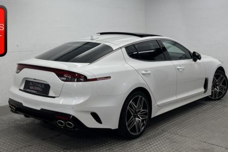 Kia Stinger Stinger 3.3 T-GDI AWD GT PANO+H&amp;K+HUD+SITZKLIMA+