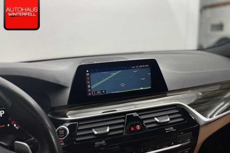 BMW 520 520 d xDrive Sport Line PANO+AHK+STANDHEIZUNG+