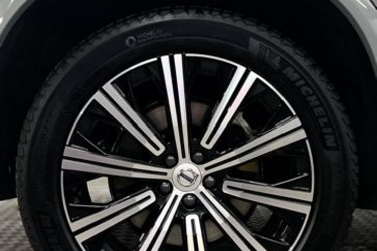 Volvo XC90 XC90 B5 AWD 7SITZ+GOOGLE+KAMERA+KEYLESS+LED+20Z+