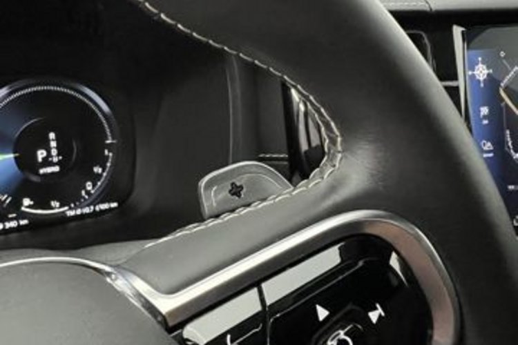 Volvo XC60 XC60 T8 AWD R-DESIGN PANO+LUFT+22Z+HUD+H&amp;K+STAND