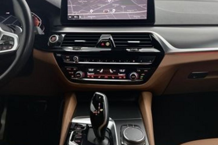 BMW 520 520 d Touring xDrive M SPORT HUD+H/K+ACC+KEYLESS