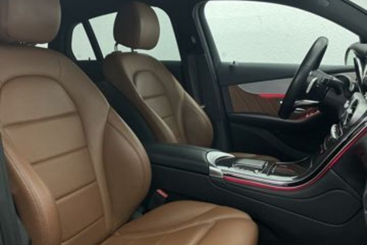 Mercedes-Benz GLC 300 GLC 300 de Coupe 4M AMG NIGHT CARBON AIRMATIC+